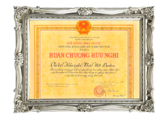 ベトナム社会主義共和国から授与された賞状
